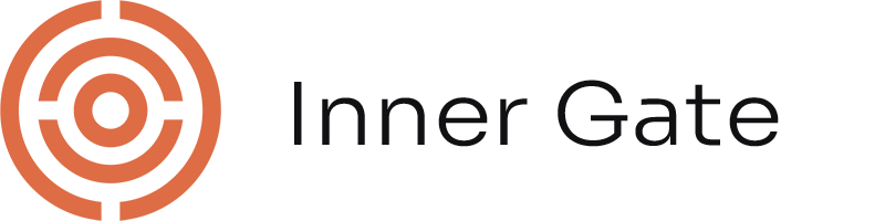 Oranje cirkelvormige logo van Inner Gate